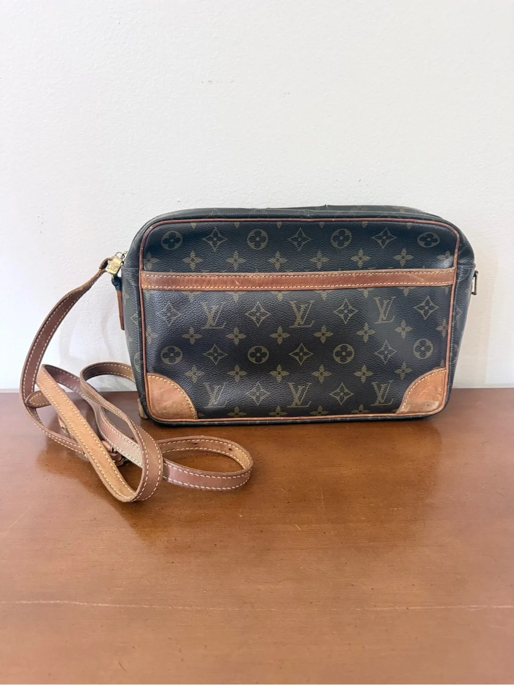Vintage Authentic Louis Vuitton Monogram Trocadero 23 Canvas Leather Shoulder